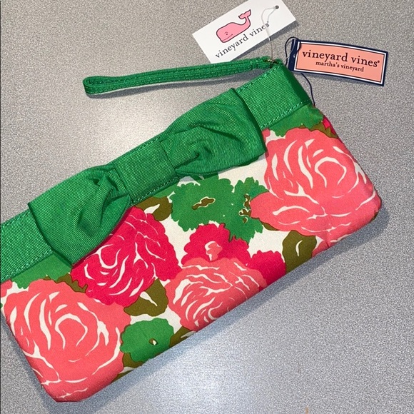 Vineyard Vines Handbags - Vineyard Vines run for the roses clutch wristlet
